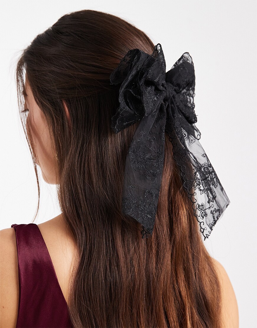 Woman wearing a lace bow in her hair