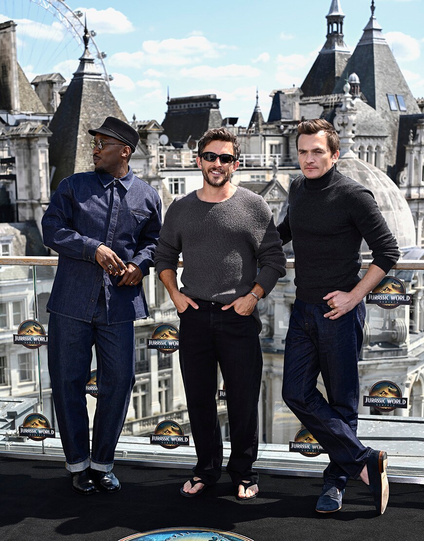 Jonathan Bailey wearing flip flops | ASOS Style Feed