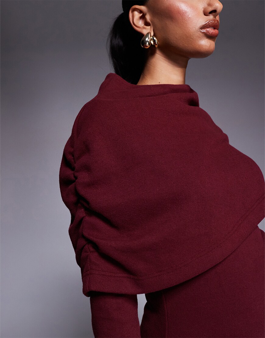 Woman wearing a burgundy top