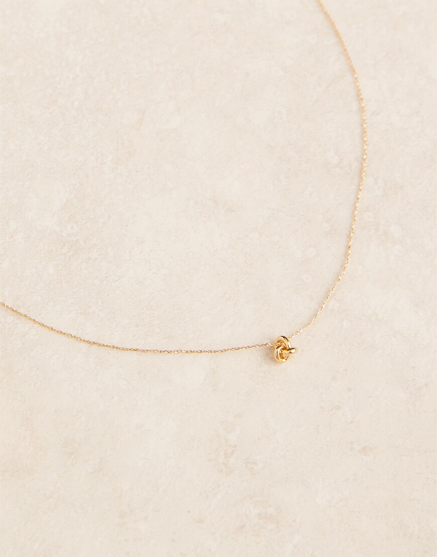 Dainty gold necklace