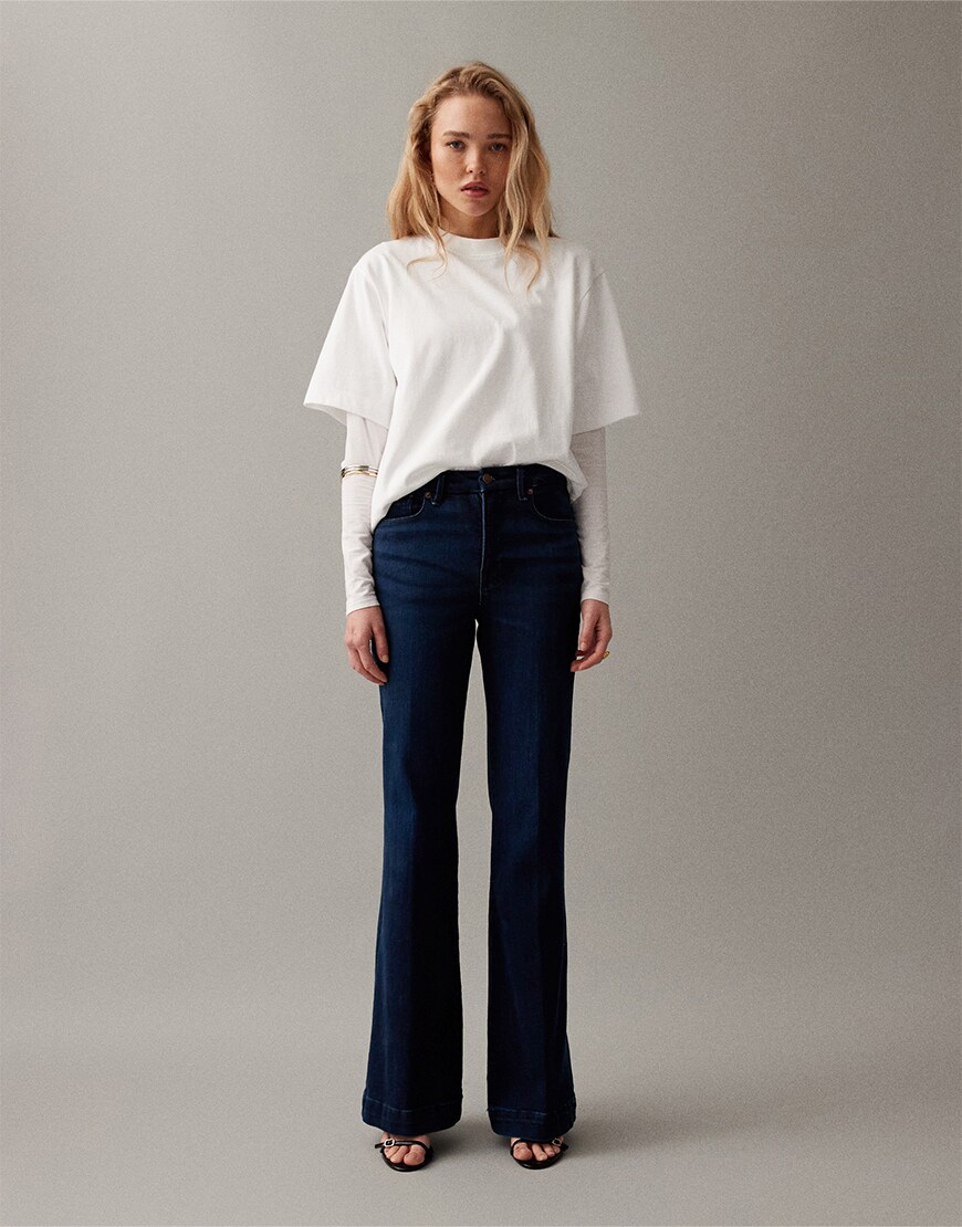 Woman wearing flare jeans