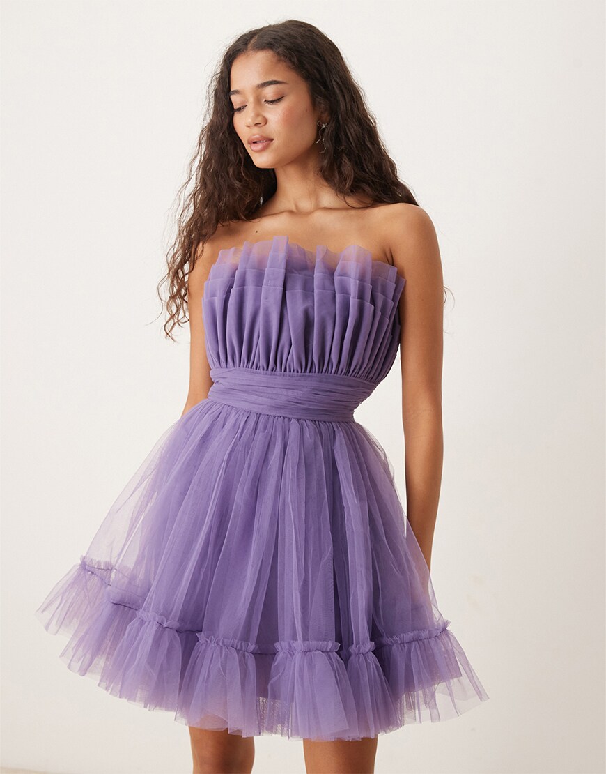 Woman wearing a lilac dress