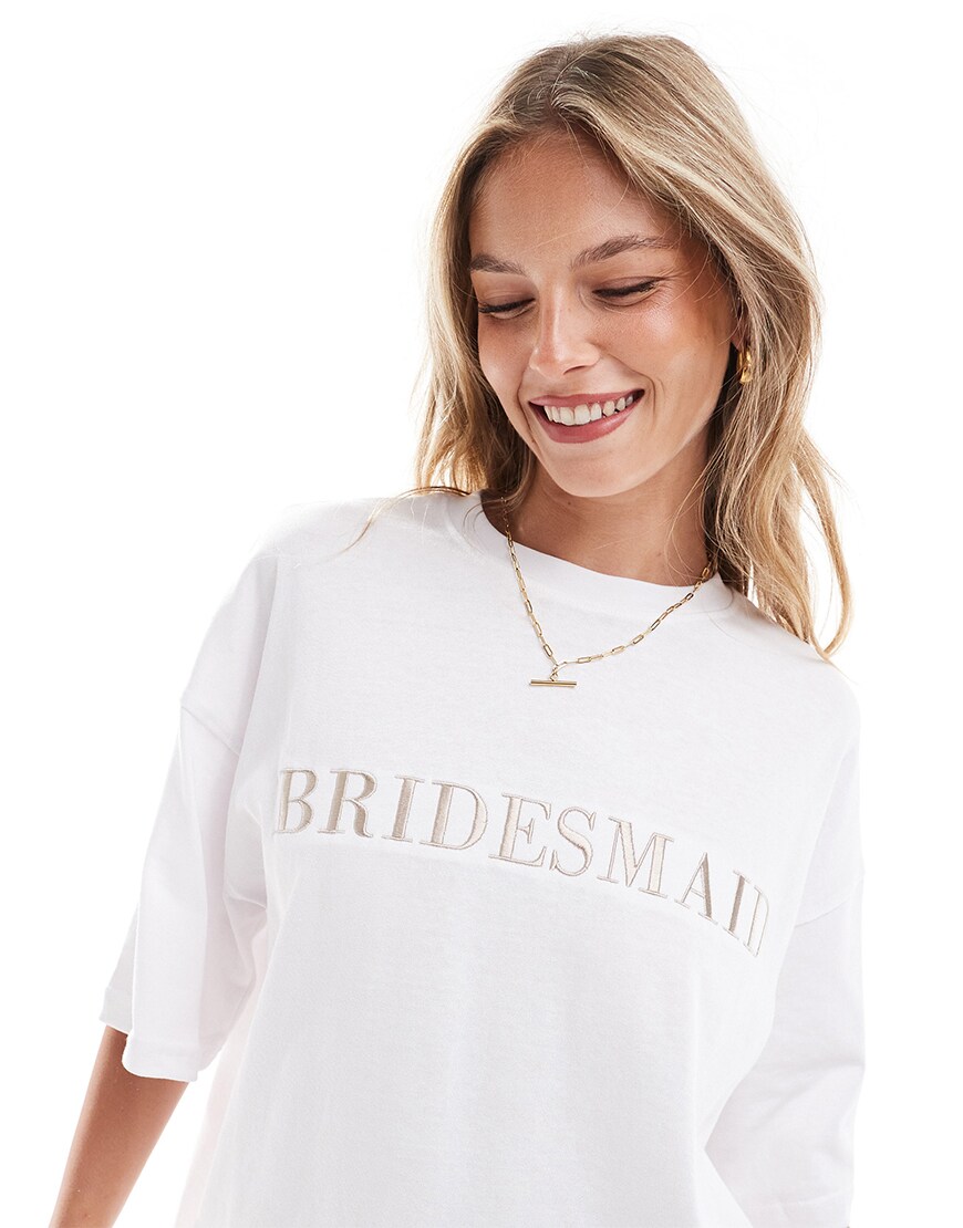 Woman wearing a white T-shirt