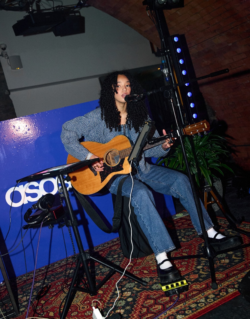 Lia White singing at Levi's event | ASOS Style Feed