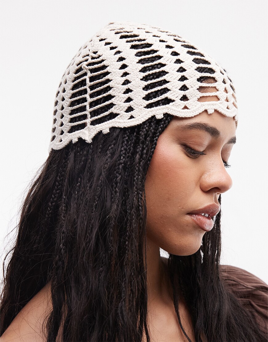 Woman wearing a crochet hat