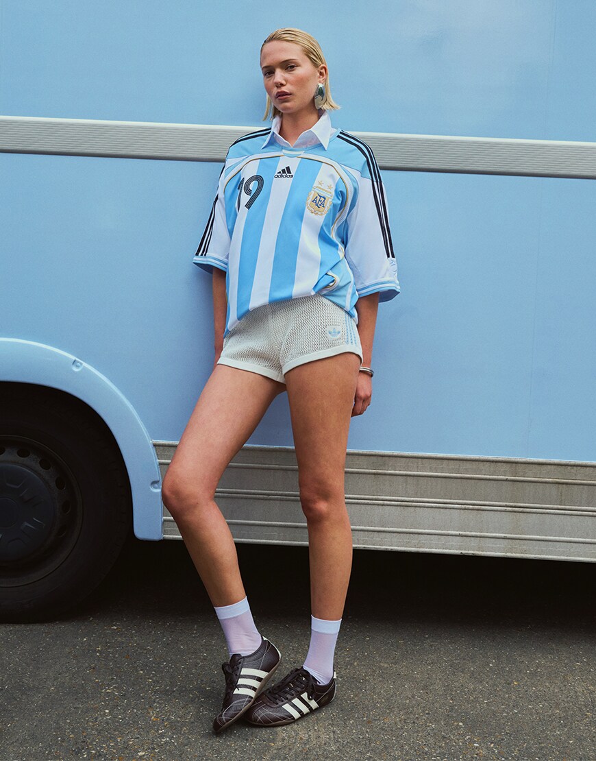 Woman wearing the Argentina football shirt